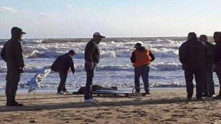 شاطئ أكلو ضواحي سيدي افني يلفظ جثة طفل في 15 سنة من عمره