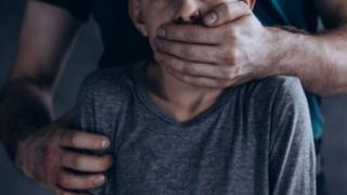 حقوقيون يطالبون بإنصاف طفل « معاق » تعرض للإغتصاب خلال مخيم صيفي