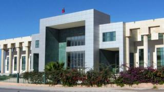 النيابة العامة تستأنف قرار قاضي التحقيق و تتابع أستاذ جامعي بأكادير بصنع شهادات مزورة في قضية “نصاب أكادير” 