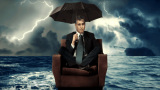 أربع هفوات أسقطت أخنوش من أعين المغاربة ليخرح من الباب الخلفي للسياسة