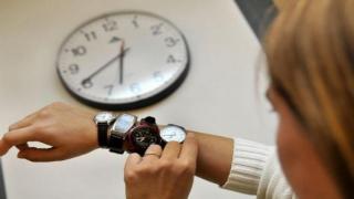 شركات الاتصالات تفاجئ المغاربية بتغيير في التوقيت وزيادة ساعة إضافية (+2 غرينتش)