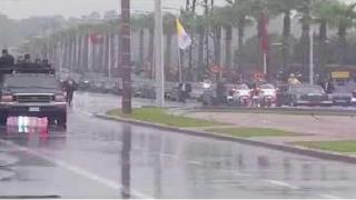 بالفيديو..لحظة اقتحام شاب لموكب الملك رفقة البابا فرنسيس