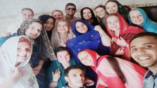 بعد “الشورط”.. حسناوات بلجيكا يظهرن بالحايك الروداني (صور)