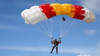 وفاة سائح فرنسي بتارودانت بعد سقوطه من مظلته بسبب عطب (+صور)