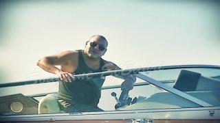 الملك يستمتع بهوايته المفضلة و يبحر بيخته في عرض شاطئ ايموادار بأكادير