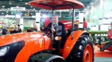 رئيس جماعة يضع سيارته في المزاد العلني لشراء سيارة للنقل المدرسي