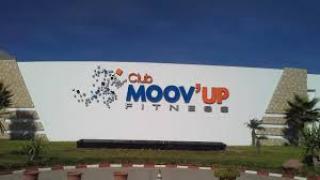 عمال moov’up ” بأكادير يحتجون و يتهمون صاحب المركب الرياضي بالتقاعس