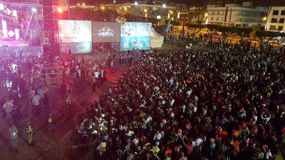 مهرجان تيمتار … جمهور باهت و ضوء خافت في أولى سهرات المهرجان