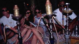 محلات للشيشة بأكادير “فوق القانون” يحتمون بشخصيات نافذة و يخرقون الالتزامات التنظيمية