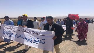 بالفيديو ساكنة أسرير بكلميم تخرج احتجاجا على الترامي على 16400 هكتار من أراضيها