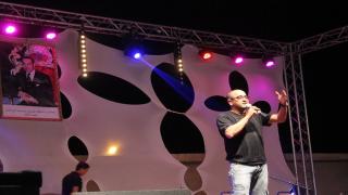 كوميدي أمازيغي يدعو إلى التفرقة و يهين المغاربة و نشطاء يعتبرونه عنصري و مستفز