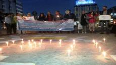 أكادير: فعاليات حقوقية تتحد في وقفة رمزية بالشموع لإحياء حقوق الإنسان