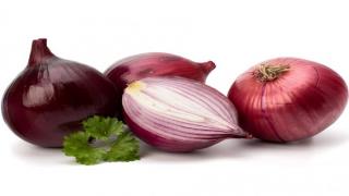 هاشتاغ “خلليه يخماج”.. دعوات فيسبوكية لمقاطعة البصل