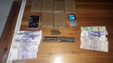 أمن أيت ملول يتمكن من توقيف مروجين للمخدرات و هذا ما عثر بحوزتهم