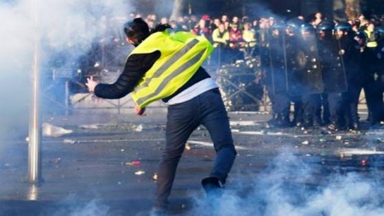 فرنسا: السجن النافذ في حق محتجين من “السترات الصفراء”