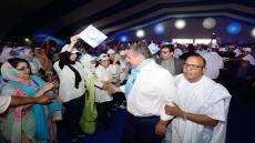 لقاء اخنوش بالداخلة … “تريتور” و 100 درهم للشخص من أجل ملأ الكراسي الفارغة