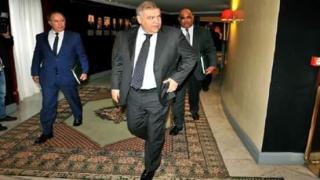 لفتيت يكلف الولايات و العمالات بمنح رخص التنقل بين المدن و يسحبها من السلطة المحلية