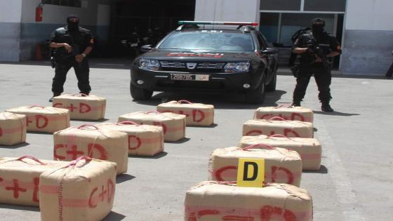 حجز طن و376 كيلوغراما من مخدر الشيرا على متن شاحنة و سيارة خفيفة بمدخل أكادير