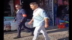 حاتم عمور يتجول “بالبوديكارد” في شفشاون