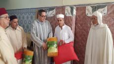 والي سوس ماسة يوزيع أسرة وأفرشة ومواد غذائية لفائدة المدرسة العتيقة “سيدي عبد الله أوعمر”