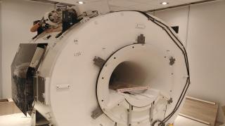 مستشفى ورزازات يتعزز بجهاز الرنين المغناطيسي (IRM) من الطراز العالي