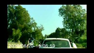 في ظل أزمة كورونا، رجل أعمال بوزان يعيق حركة السير بالطريق العام