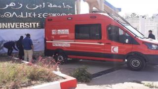 عاجل من أكادير: الإسعاف ينقل أحد الطلبة المعتصمين بكلية العلوم إلى المستشفى