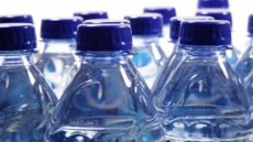 احذروا مياه معدنية فرنسية سامة تباع للمغاربة