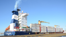 سفينة الشركة العملاقة “سي إم آ ـ سي جي إم” ترسو في أول توقف لها بميناء أكادير