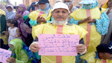 بالصور.. سلاليات و سلاليي تارودانت يحتجون أمام مقر عمالة الإقليم بارتداء “الخناشي الصفراء”