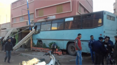 حافلة للنقل المزدوج تقتحم مقهى شعبي بالقليعة