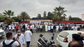الأطر الصحية بأكادير تتهم المدير الجهوي لوزارة الصحة بالتدبير الارتجالي و ترفع البطاقة الحمراء في وجهه