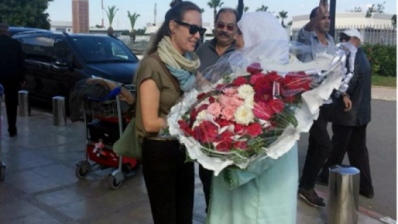 المغاربة يستقبلون بطلة مسلسل سامحيني بالورود و الزغاريد