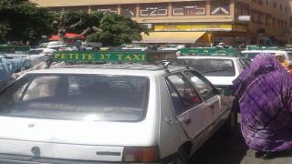 باعة متجولون و”فراشة” يحولون تارودانت إلى فوضى وتساهل السلطات يكرس واقع السيبة (صور)