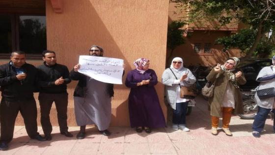 موظفو بلدية تارودانت ينظمون وقفة احتجاجية تضامنا مع متصرفة جماعية (صور)