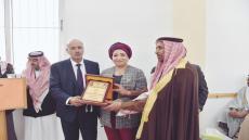 تكريم الفاعلة الجمعوية المغربية سعاد الشعباني خلال فعاليات المخيم الشبابي العربي الاول بالاردن
