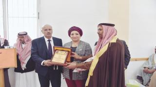 تكريم الفاعلة الجمعوية المغربية سعاد الشعباني خلال فعاليات المخيم الشبابي العربي الاول بالاردن