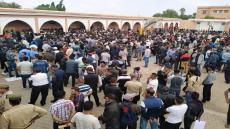 بالصور.. الفوضى تتسبب في تأجيل عملية تسجيل العمال الزراعيين بأولاد تايمة للعمل بفرنسا