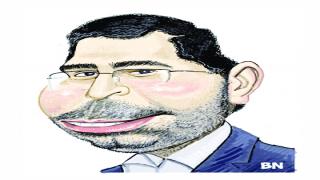 الخلفي يمنح سيارة الدولة لزوجته