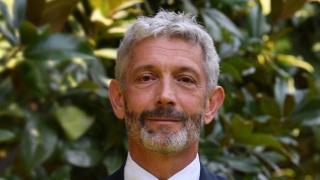 العثور على جثة القنصل الفرنسي داخل القنصلية بطنجة.. وأنباء عن انتحاره