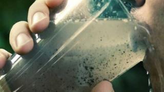 جودة مياه الشرب تغضب القليعيين ، و عامل الإقليم يتدخل