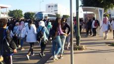 تلاميذ اكادير يقاطعون الدراسة لليوم التالث و يحتجون بالالاف على الساعة الإضافية
