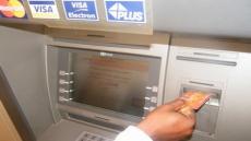 إحذرو … عصابة بأكادير تسرق الشبابيك الاتوماتيكية باستخدام مواد لاصقة