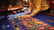 القمار السري يطيح بمسؤولين ورجال أعمال كبار