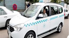 الداخلية تلزم سيارات الاجرة بنقل ثلاث أشخاص فقط عوض ستة