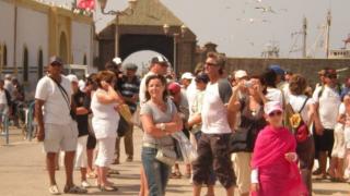 فضيحة و وصمة عار… 3 آلاف سائح “يُخدَعون” مباشرة بعد وصولهم لأكادير