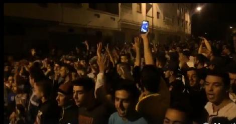 حراك الريف يعود من جديد و سكان الحسيمة يخرجون للإحتجاج بعد الحكم على الزفزافي
