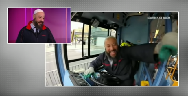 فيديو..سائق حافلة مغربي في لندن يوصف بأنه “الأكثر لطفا”