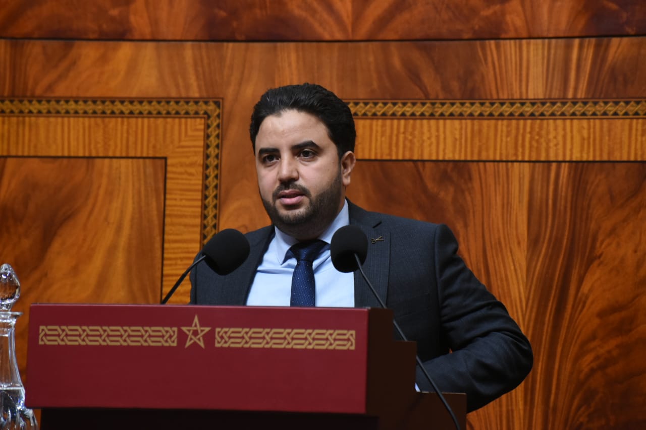 البرلماني خالد شناق يسائل الوزيرة بنعلي حول التأمين على مخاطر ارتفاع أسعار الغازوال بالسوق العالمية